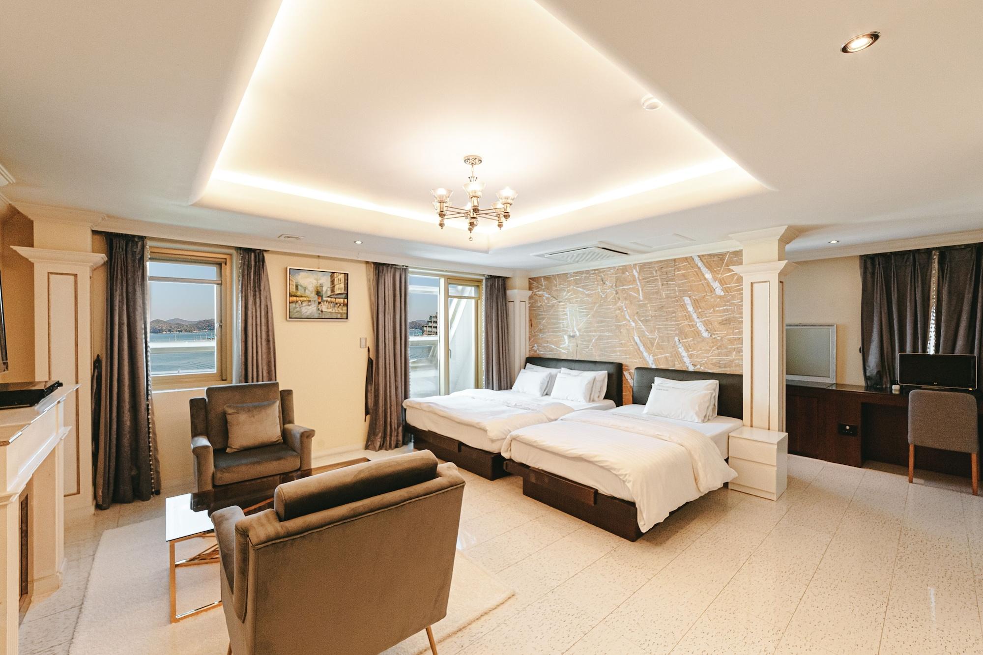 Gallery Tourist Hotel Tongyeong Exterior foto