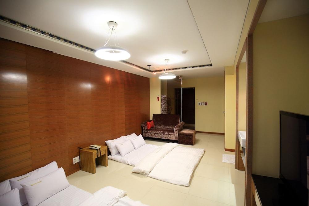 Gallery Tourist Hotel Tongyeong Exterior foto