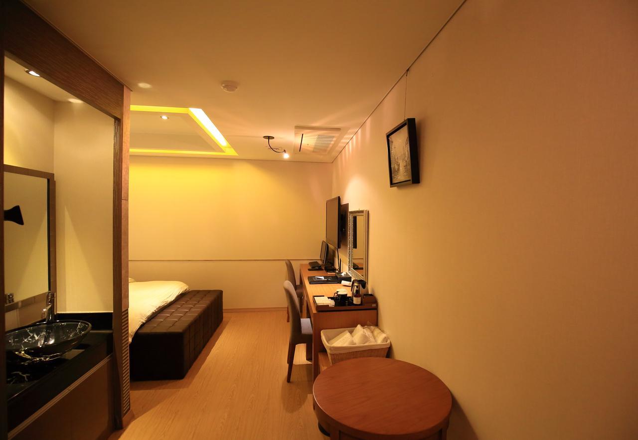 Gallery Tourist Hotel Tongyeong Exterior foto
