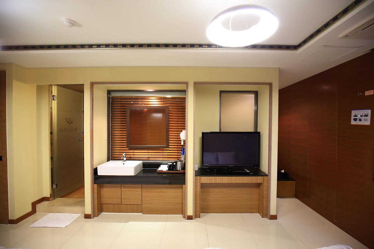 Gallery Tourist Hotel Tongyeong Exterior foto